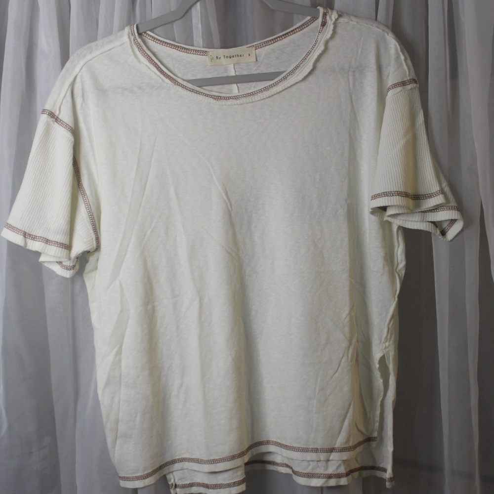 BY TOGETHER Womens Basic, Relaxed, casual short sleeve Cream top with brown trim